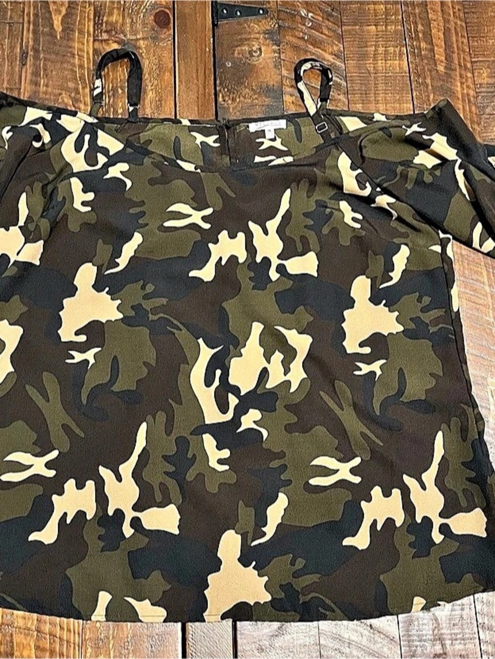 MILEAGE Camo Blouse in Green & Black Size 1X Cold Shoulder- Like New